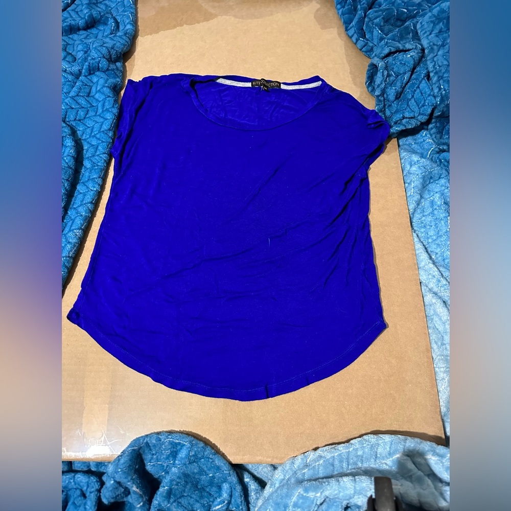 Simple blue flowing top